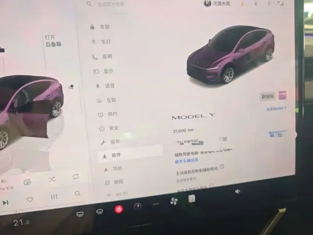 Tesla Model Y — Фото автомобиля 11