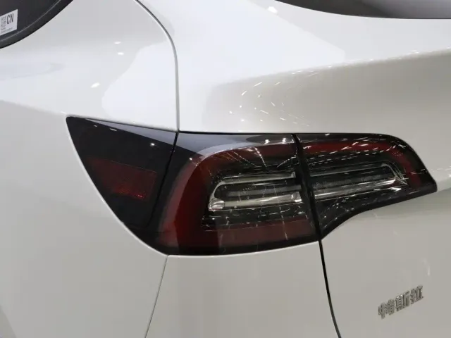 Tesla Model Y — Фото автомобиля 20