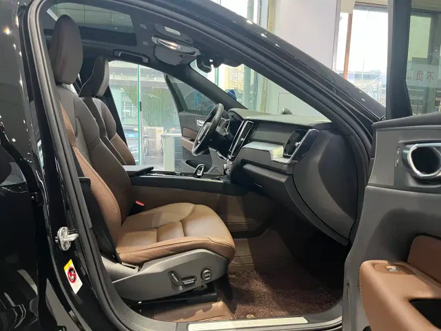 Volvo XC60 — Фото автомобиля 11