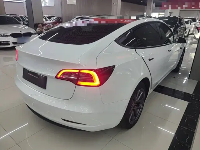 Tesla Model 3 — Фото автомобиля 6