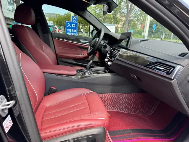 BMW 5 Series — Фото автомобиля 11