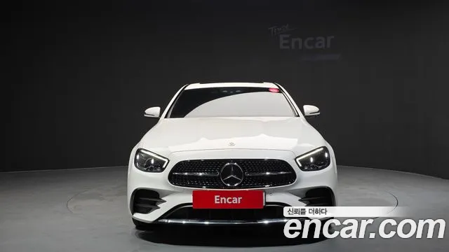 Mercedes-Benz E-Class — Фото автомобиля 3