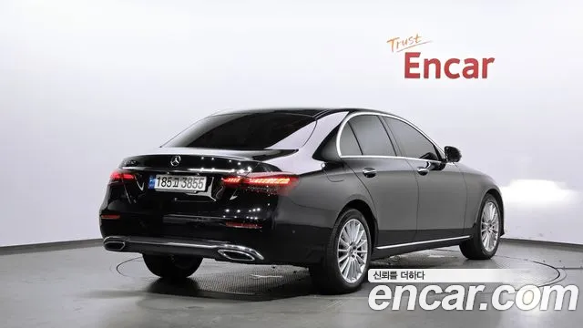Mercedes-Benz E-Class — Фото автомобиля 2