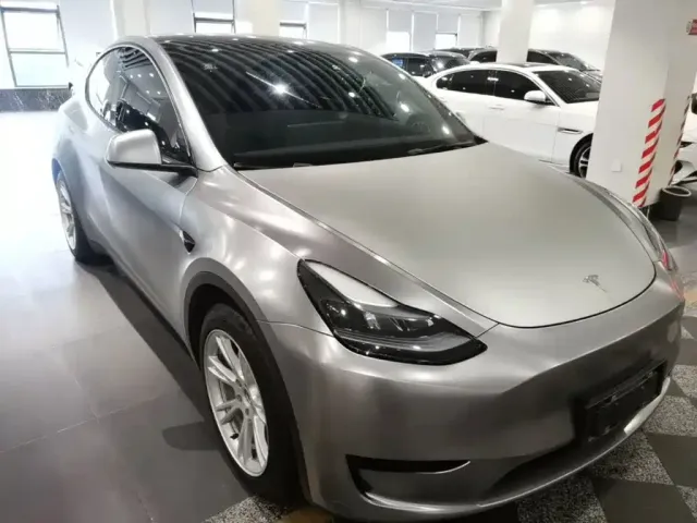 Tesla Model Y — Фото автомобиля 3