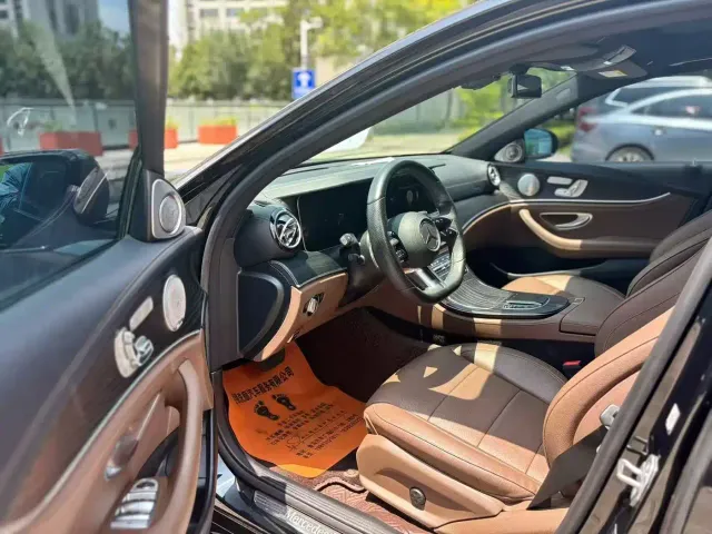 Mercedes-Benz E-Class — Фото автомобиля 4