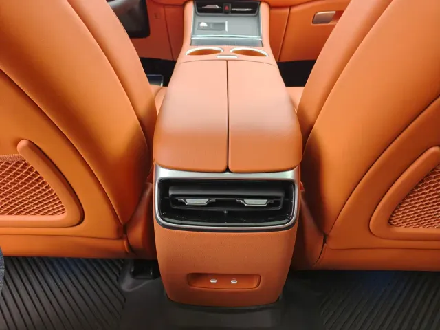 Aito M5 — Фото автомобиля 16