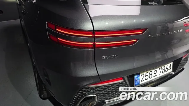 Genesis GV70 — Фото автомобиля 8
