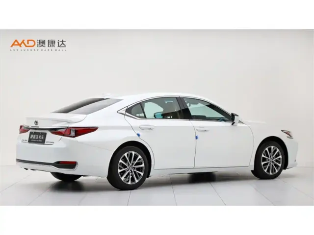 Lexus ES — Фото автомобиля 3