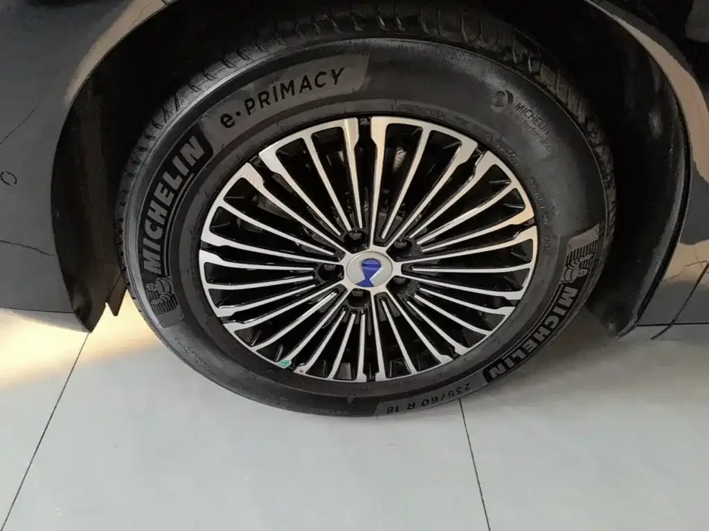 Denza Denza D9 2025 DM-i Smart Drive Edition 1020 AWD Luxury — Фото автомобиля 22