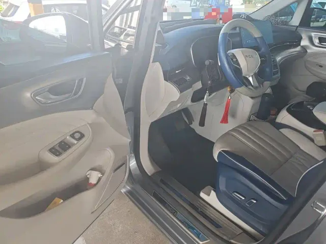 Roewe iMAX8 — Фото автомобиля 13