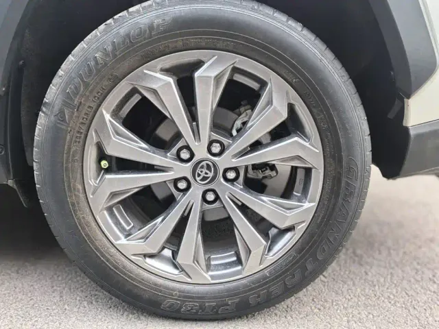 Toyota RAV4 — Фото автомобиля 12