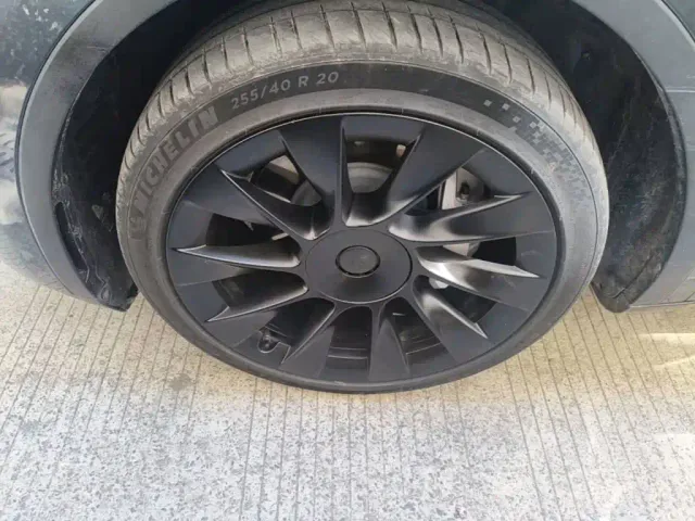 Tesla Model Y — Фото автомобиля 22