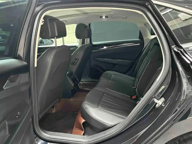 Volkswagen Passat — Фото автомобиля 17