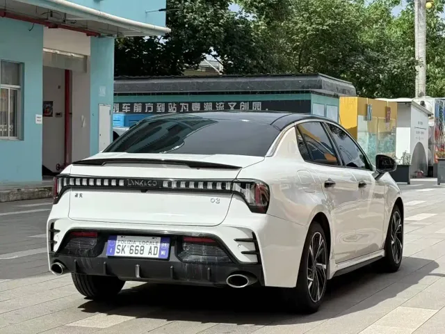 Lynk & Co 03 — Фото автомобиля 9