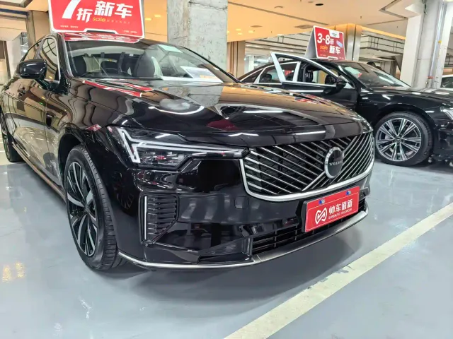 Volvo S90 — Фото автомобиля 2