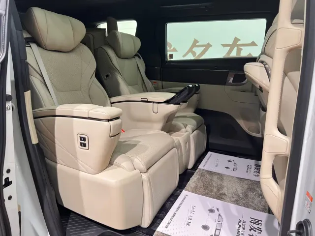 Toyota Alphard — Фото автомобиля 11