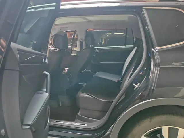 Volkswagen Tiguan L — Фото автомобиля 11