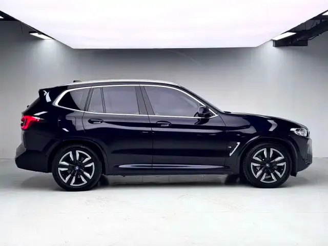 BMW iX3 — Фото автомобиля 13