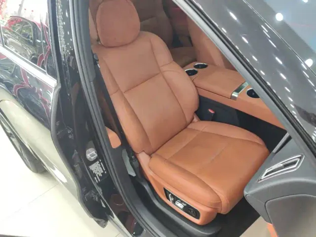 Li Auto L8 — Фото автомобиля 24