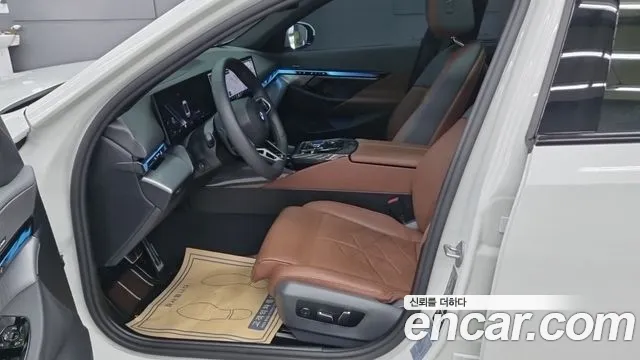 BMW 5 Series G60 — Фото автомобиля 10