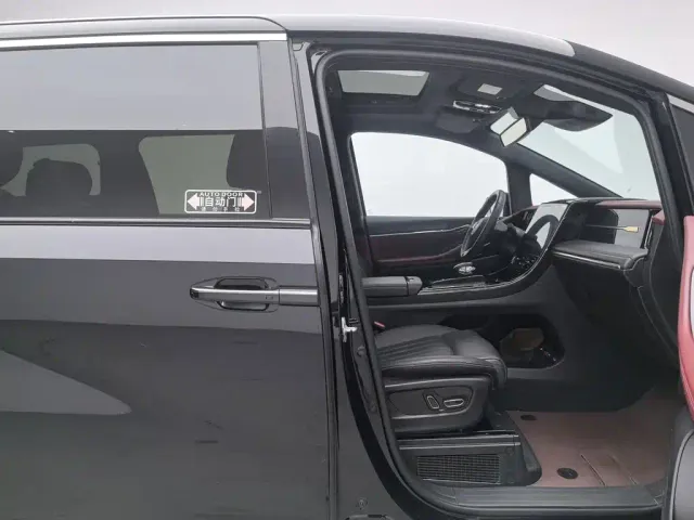 GAC Trumpchi M8 — Фото автомобиля 23