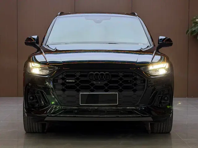 Фотография автомобиля — Audi Q5L