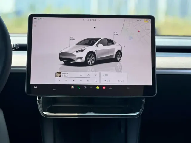 Tesla Model Y — Фото автомобиля 10