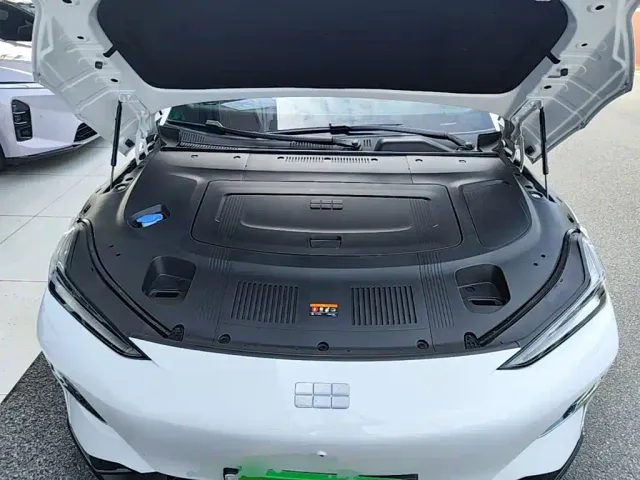 Geely Galaxy E8 — Фото автомобиля 19