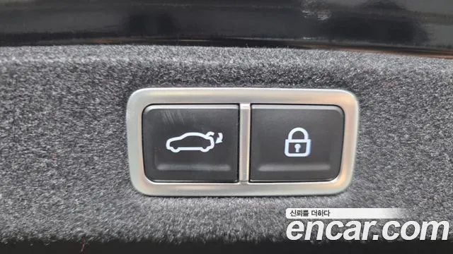 Hyundai Grandeur Grandeur (GN7) 2.5 Бензин 2WD — Фото автомобиля 16