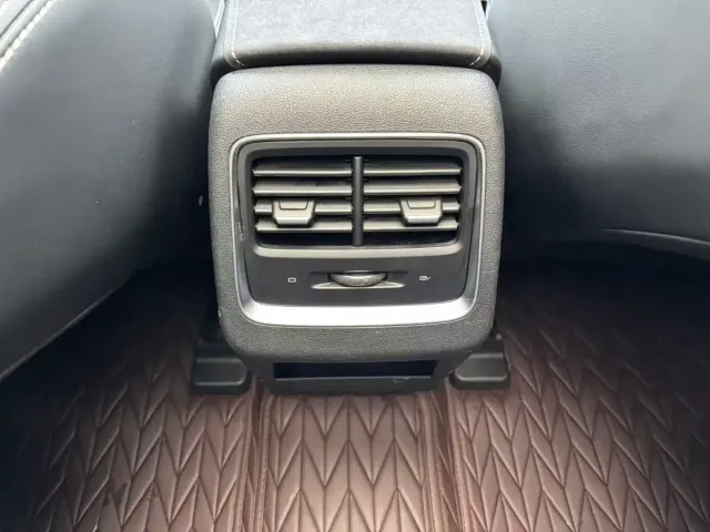 Geely Boyue — Фото автомобиля 15