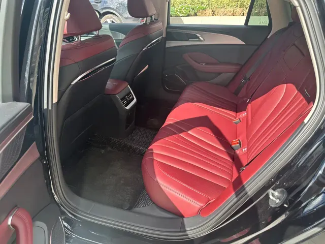 Hongqi H5 — Фото автомобиля 10