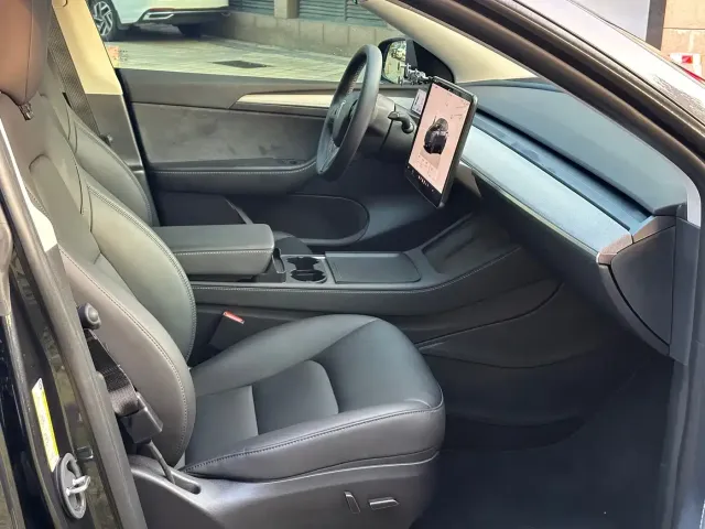 Tesla Model Y — Фото автомобиля 5