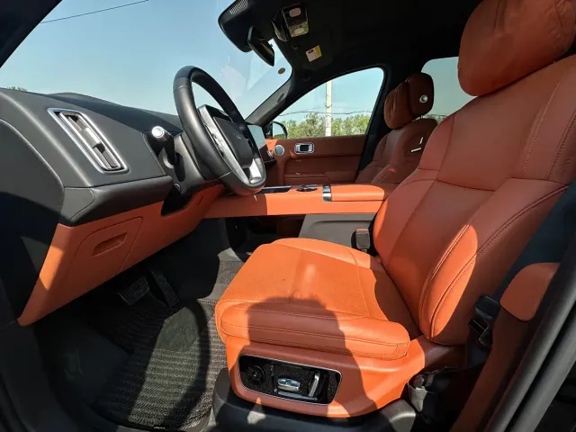Li Auto L8 — Фото автомобиля 14