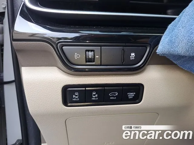 Kia Carnival Generation 4 — Фото автомобиля 11
