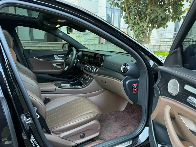 Mercedes-Benz E-Class — Фото автомобиля 11