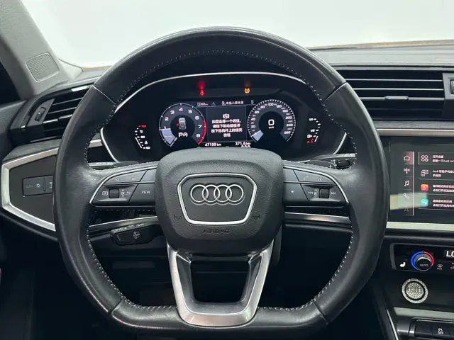 Audi Q3 — Фото автомобиля 11