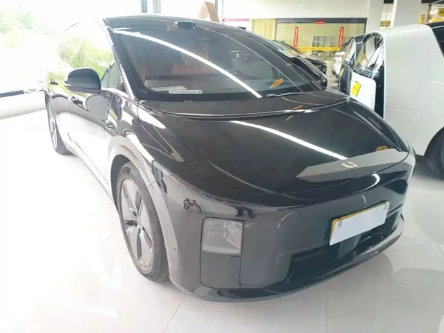 Li Auto i8 — Фото автомобиля 3