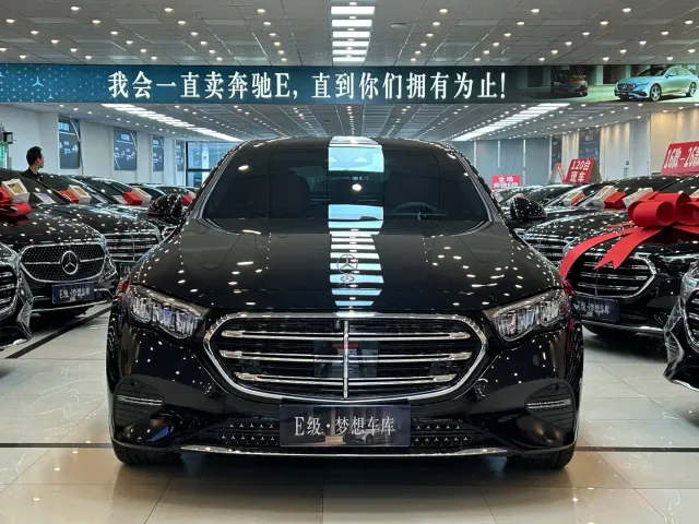 Фотография автомобиля — Mercedes-Benz E-Class