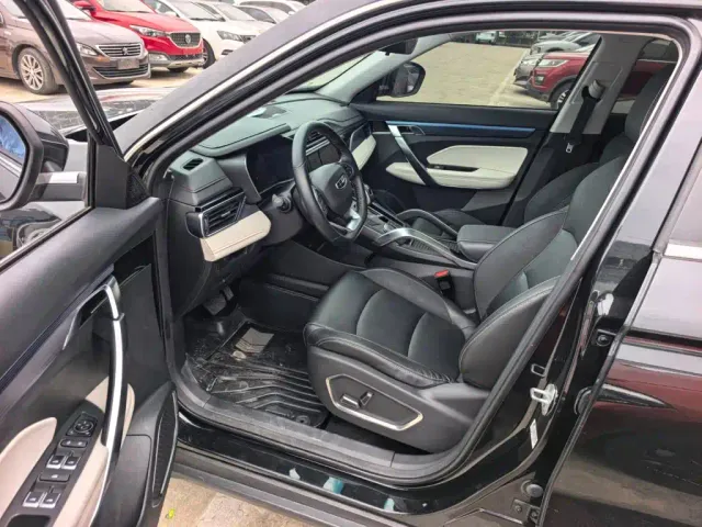 Geely Boyue — Фото автомобиля 8