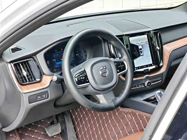 Volvo XC60 — Фото автомобиля 12