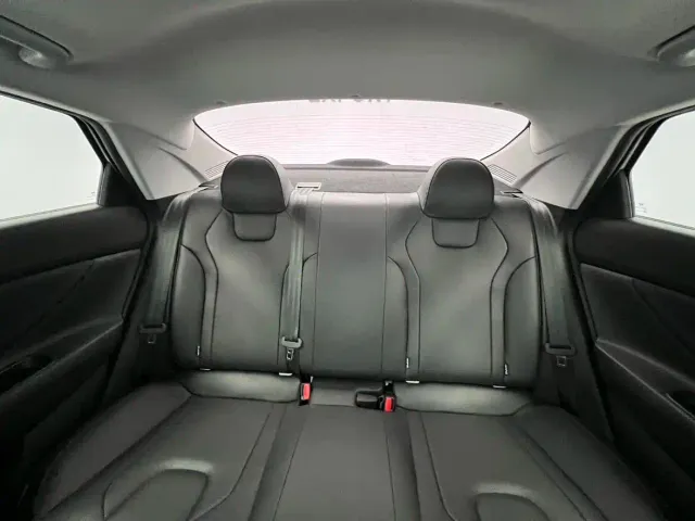 Hyundai Elantra — Фото автомобиля 16