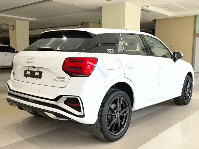 Audi Q2L — Фото автомобиля 12
