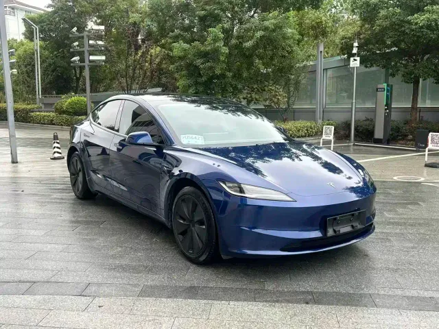Tesla Model 3 — Фото автомобиля 3