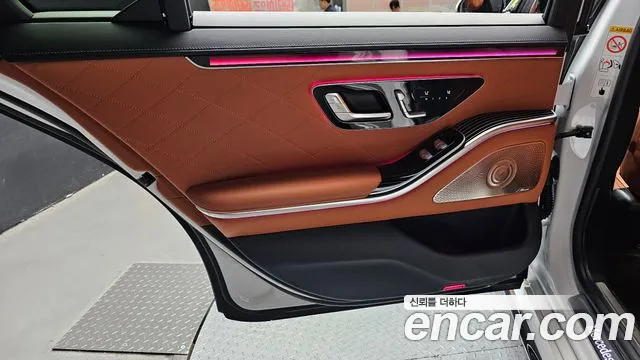 Mercedes-Benz S-Class — Фото автомобиля 23