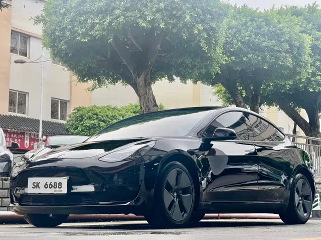Фотография автомобиля — Tesla Model 3