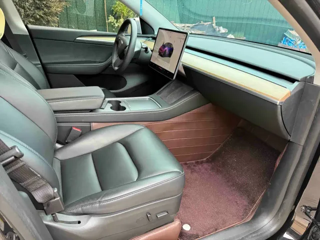 Tesla Model Y — Фото автомобиля 4