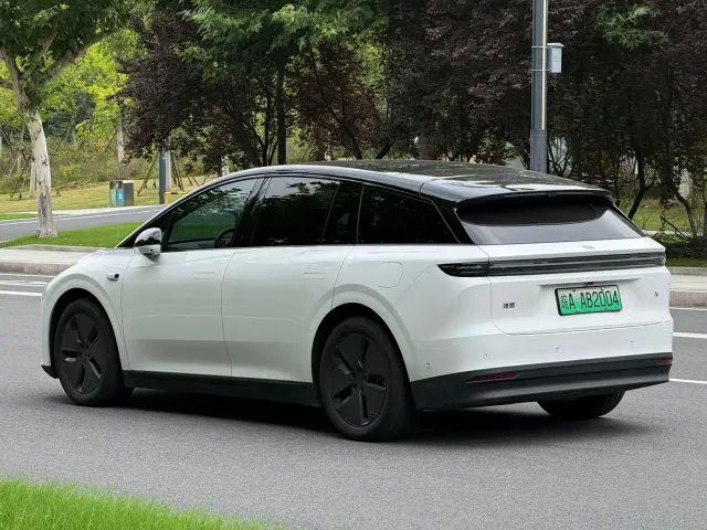 Li Auto i6 — Фото автомобиля 7