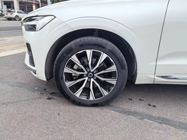 Volvo XC60 — Фото автомобиля 5