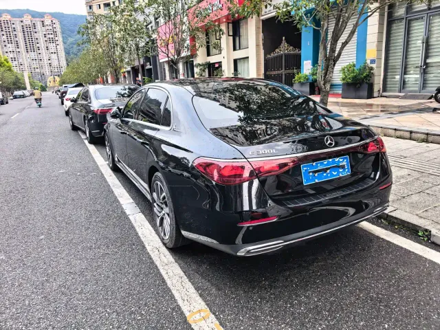 Mercedes-Benz E-Class — Фото автомобиля 9