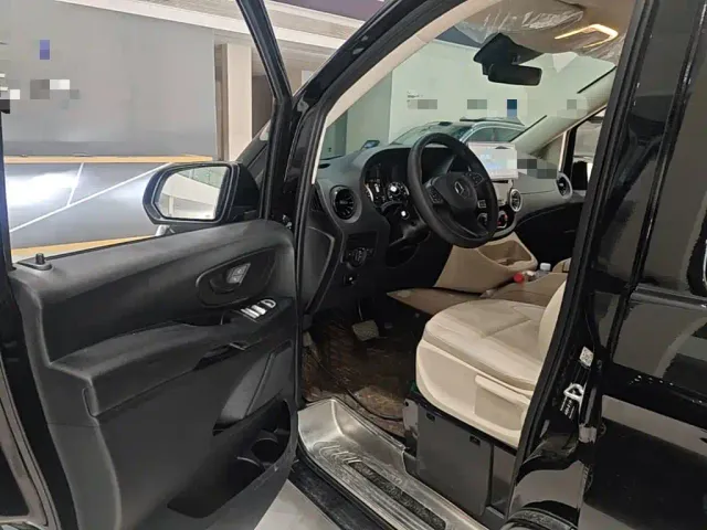 Mercedes-Benz Vito 2021 2.0T Elite 7-Seater — Фото автомобиля 11
